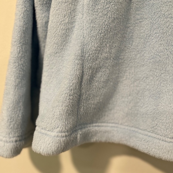 🔴Baby Blue Plush Pull Over - Picture 12 of 13